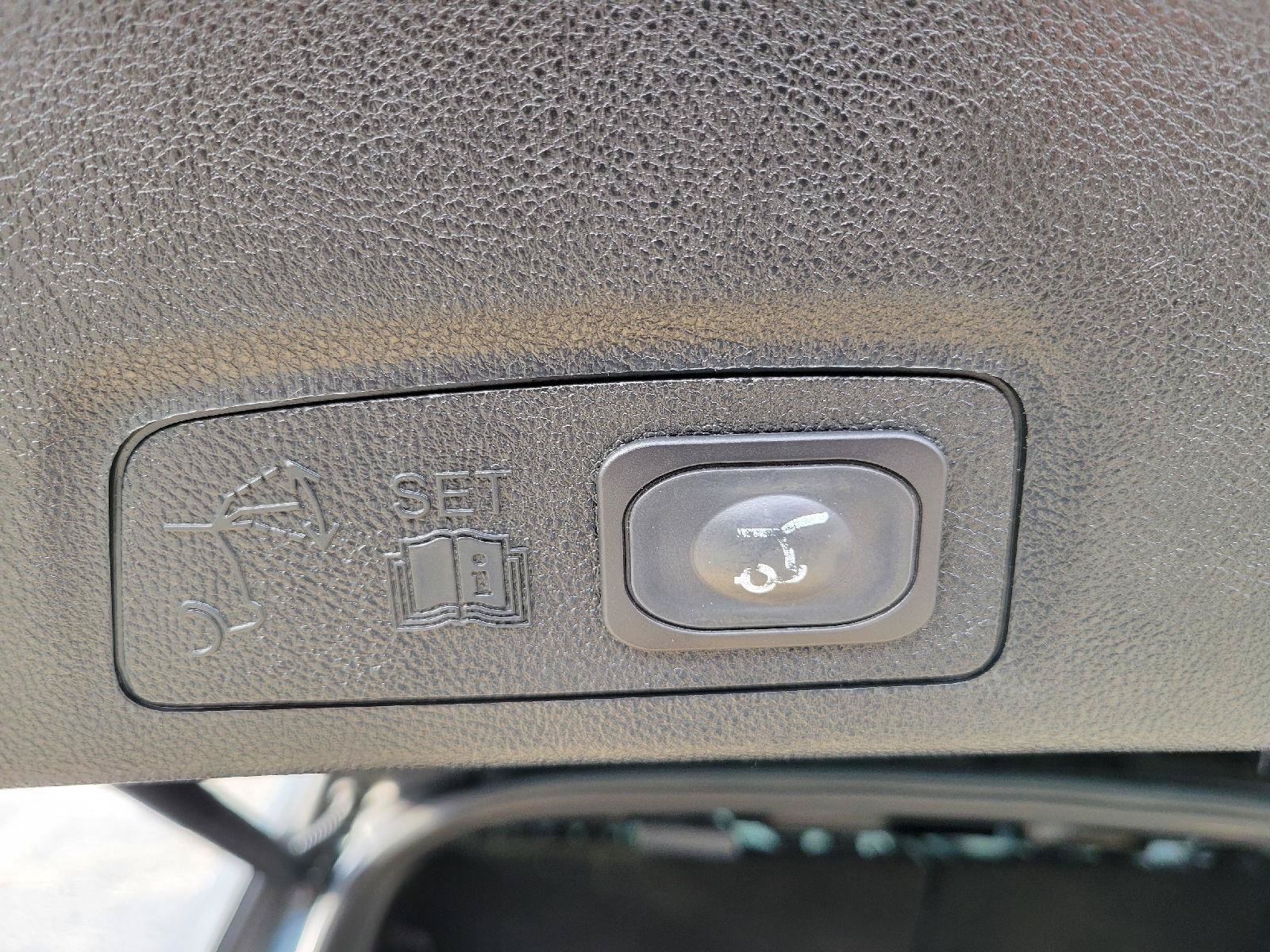 Used 2019 Lincoln MKC Select w/ Select Plus Package AWD/4WD image 29