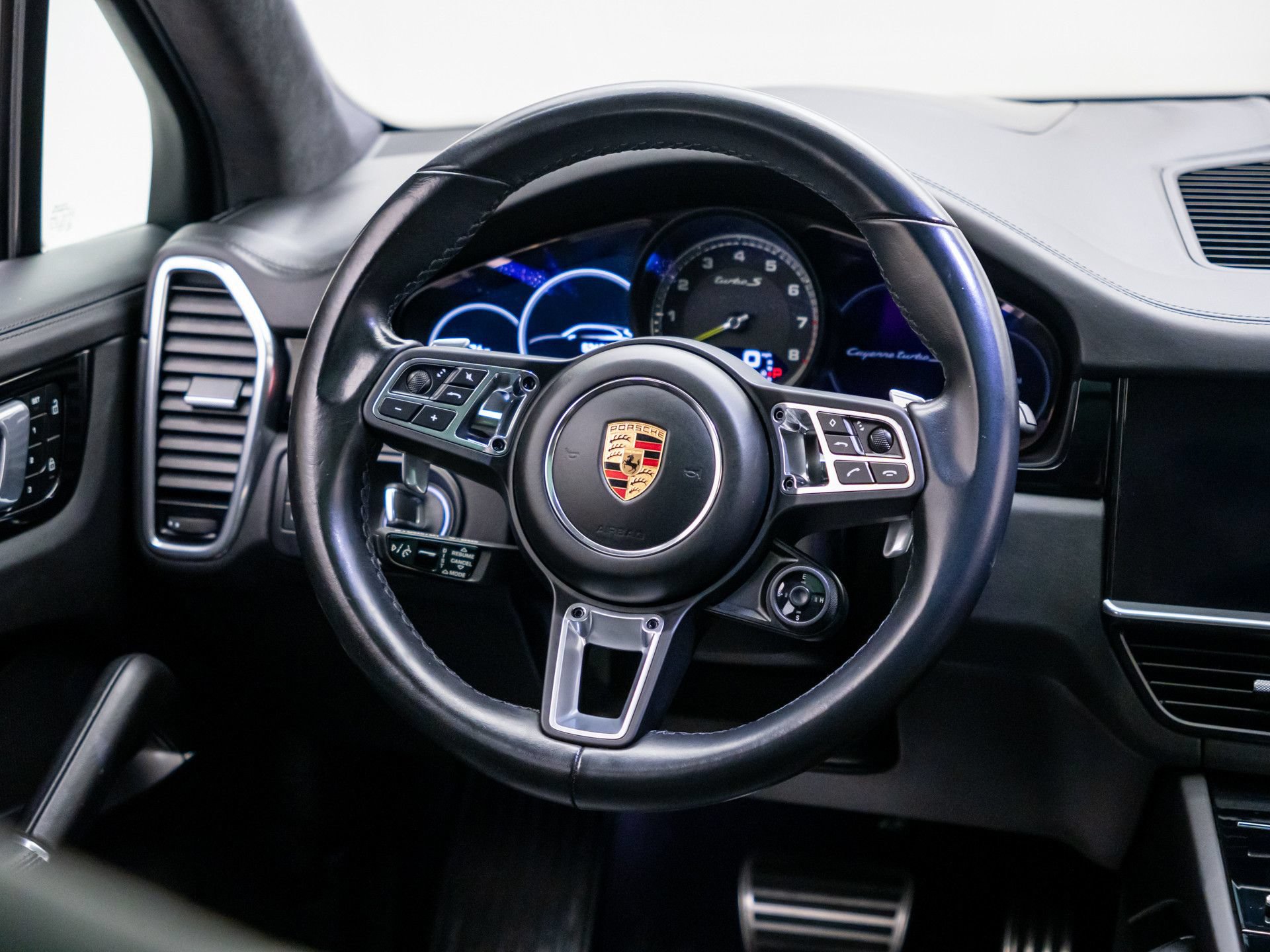Used 2022 Porsche Cayenne Turbo S AWD/4WD image 12