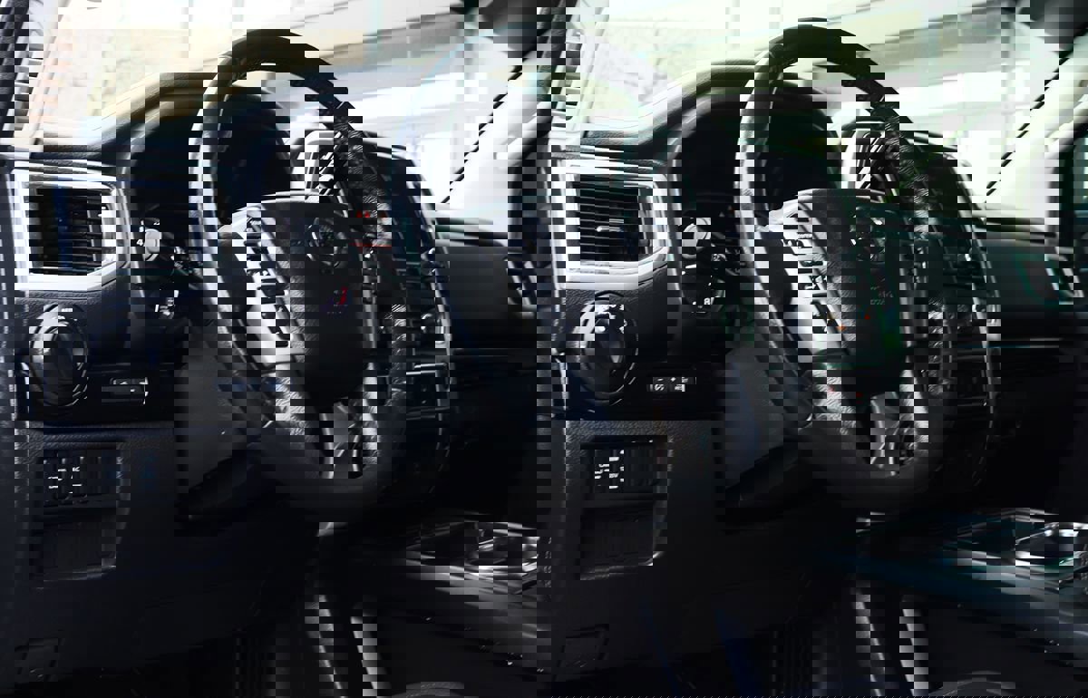 Used 2020 Nissan Titan SV w/ SV Convenience Package image 39