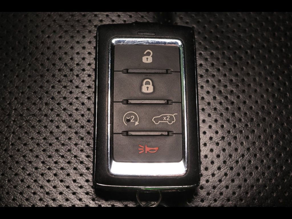 Used 2023 Jeep Grand Cherokee Overland AWD/4WD image 33