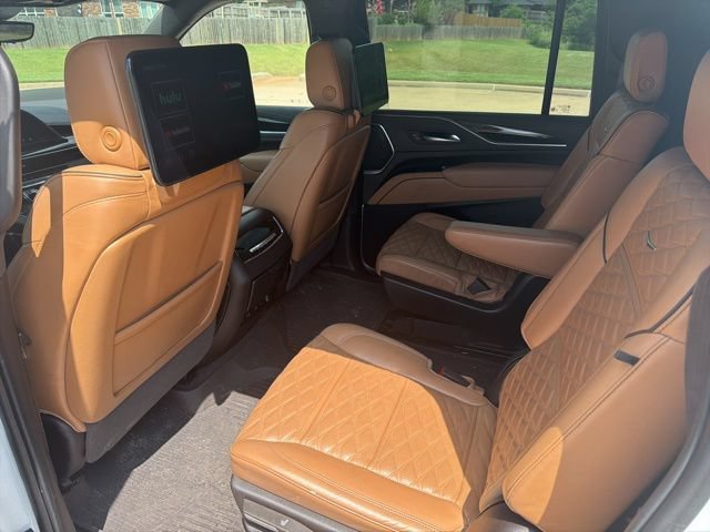 Used 2023 Cadillac Escalade ESV Sport w/ LPO, ONYX Package AWD/4WD image 13