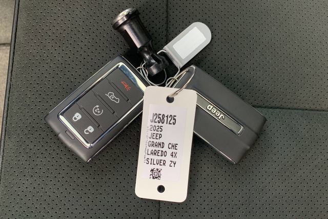 New 2025 Jeep Grand Cherokee Altitude image 43
