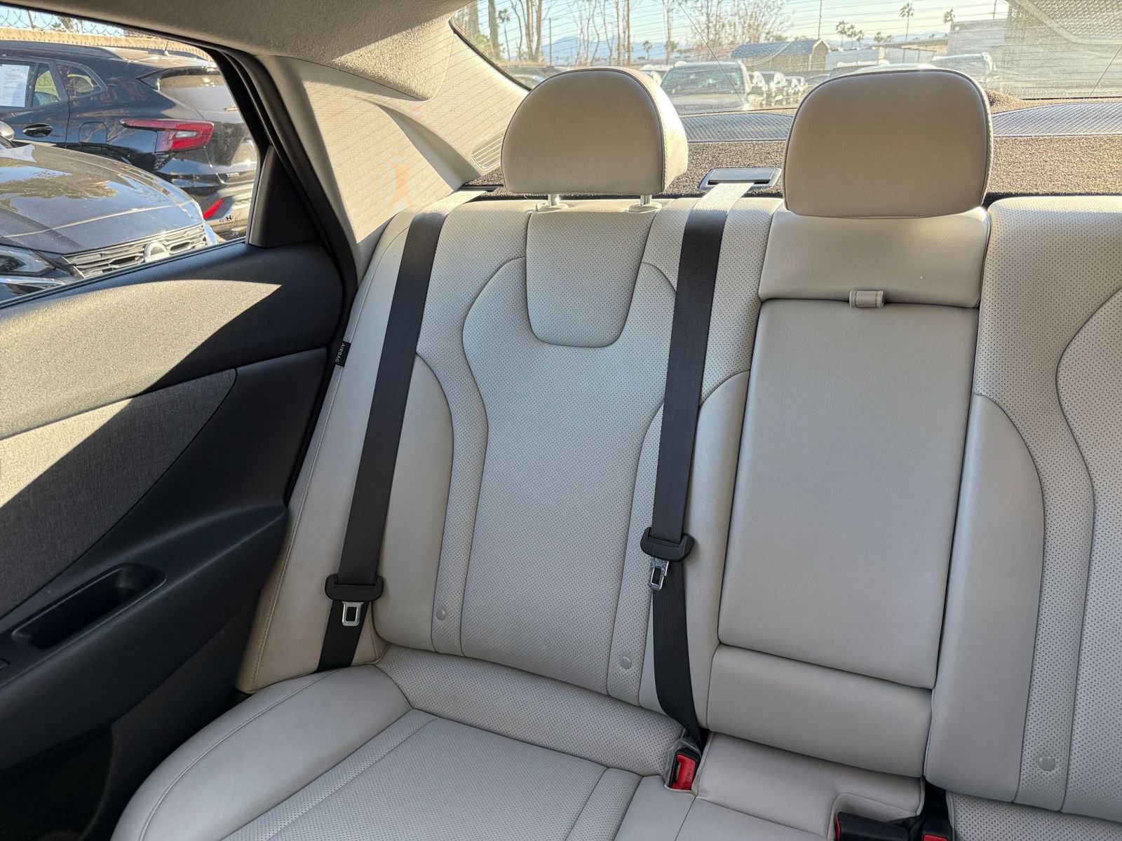 Used 2025 Hyundai Elantra Limited image 42