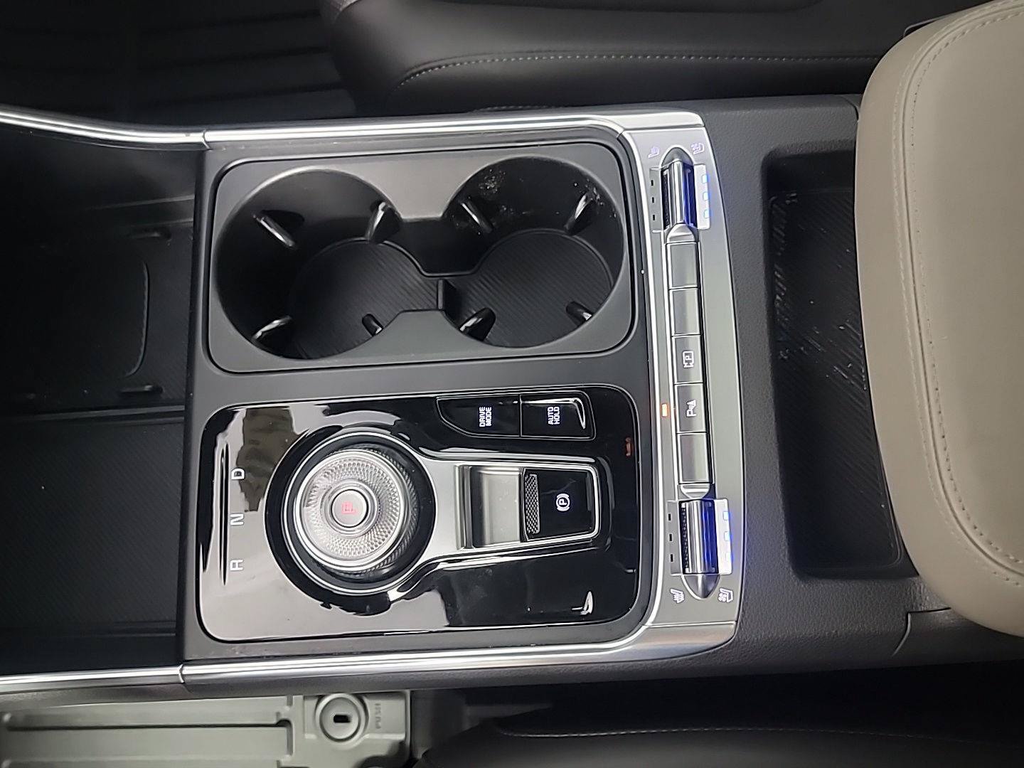 Used 2025 Kia Carnival SX FWD image 37