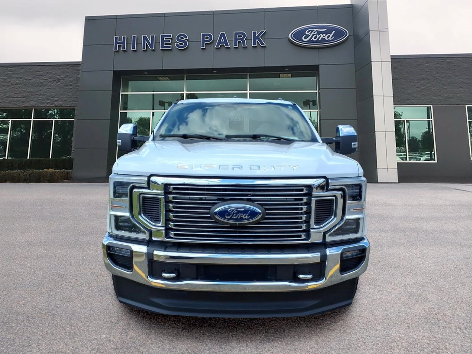 Used 2022 Ford F350 Lariat w/ Lariat Ultimate Package AWD/4WD image 2