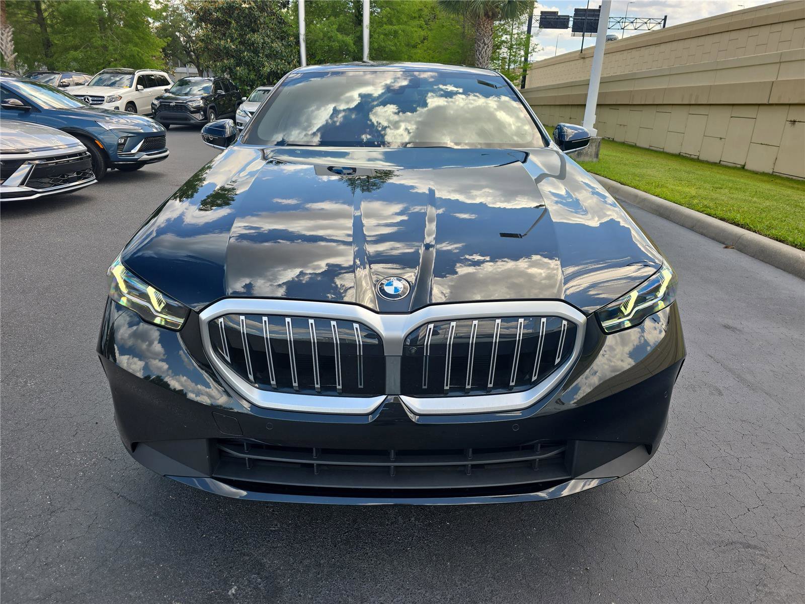 Used 2025 BMW 540i xDrive AWD/4WD image 2