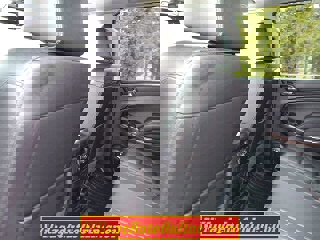 Used 2020 Chevrolet Suburban LT image 27