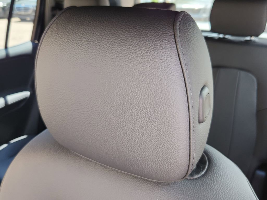 Used 2025 Mercedes-Benz GLB 250 GLB 250 image 14