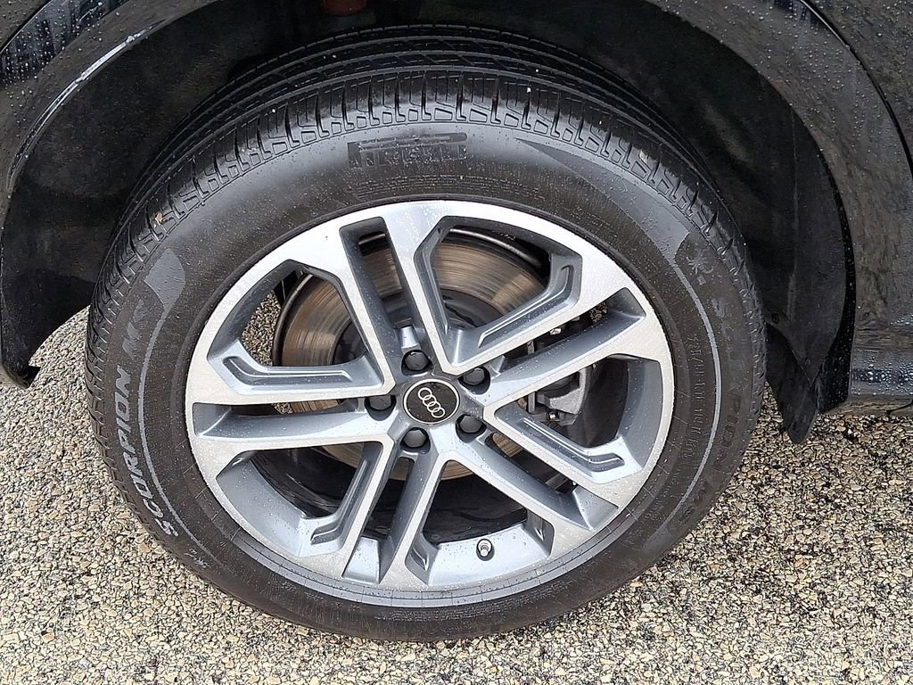 Certified 2025 Audi Q5 Premium w/ Convenience Package image 8