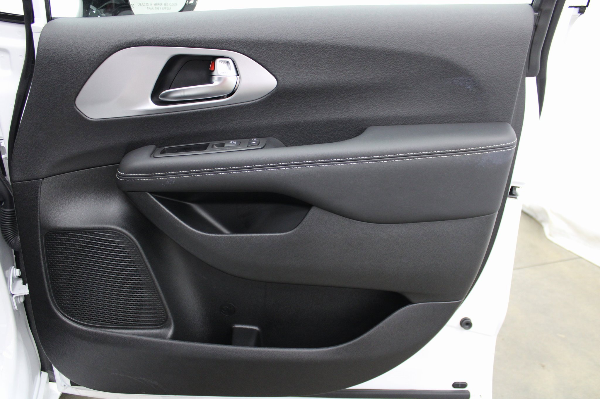 Used 2025 Chrysler Pacifica Limited image 28