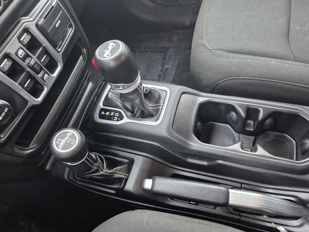 Used 2018 Jeep Wrangler Unlimited Sahara image 25