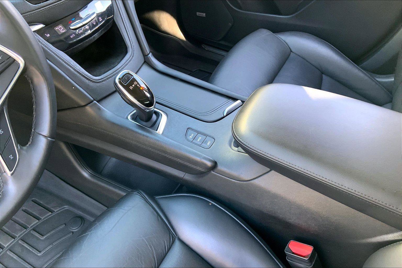 Used 2018 Cadillac XT5 Luxury w/ Driver Awareness Package image 15