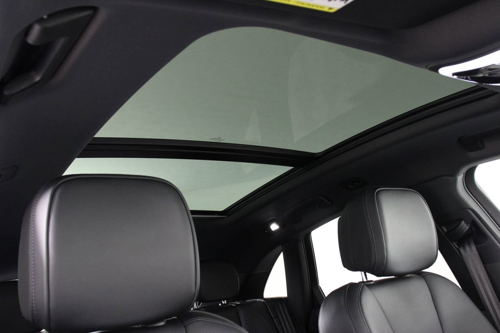Certified 2026 Porsche Macan AWD/4WD image 25