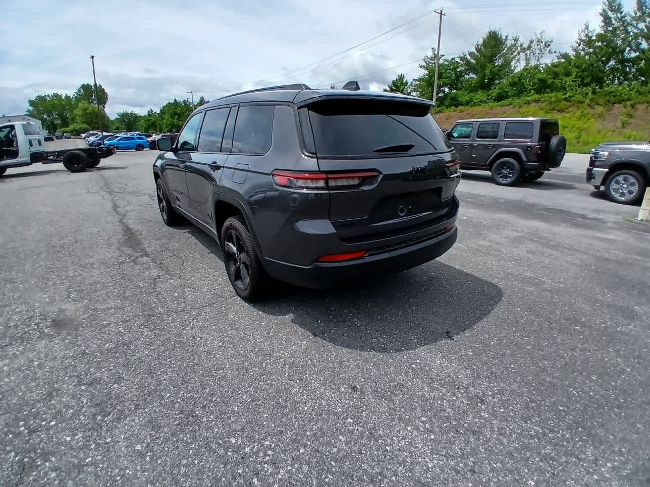 New 2025 Jeep Grand Cherokee L Laredo AWD/4WD image 8