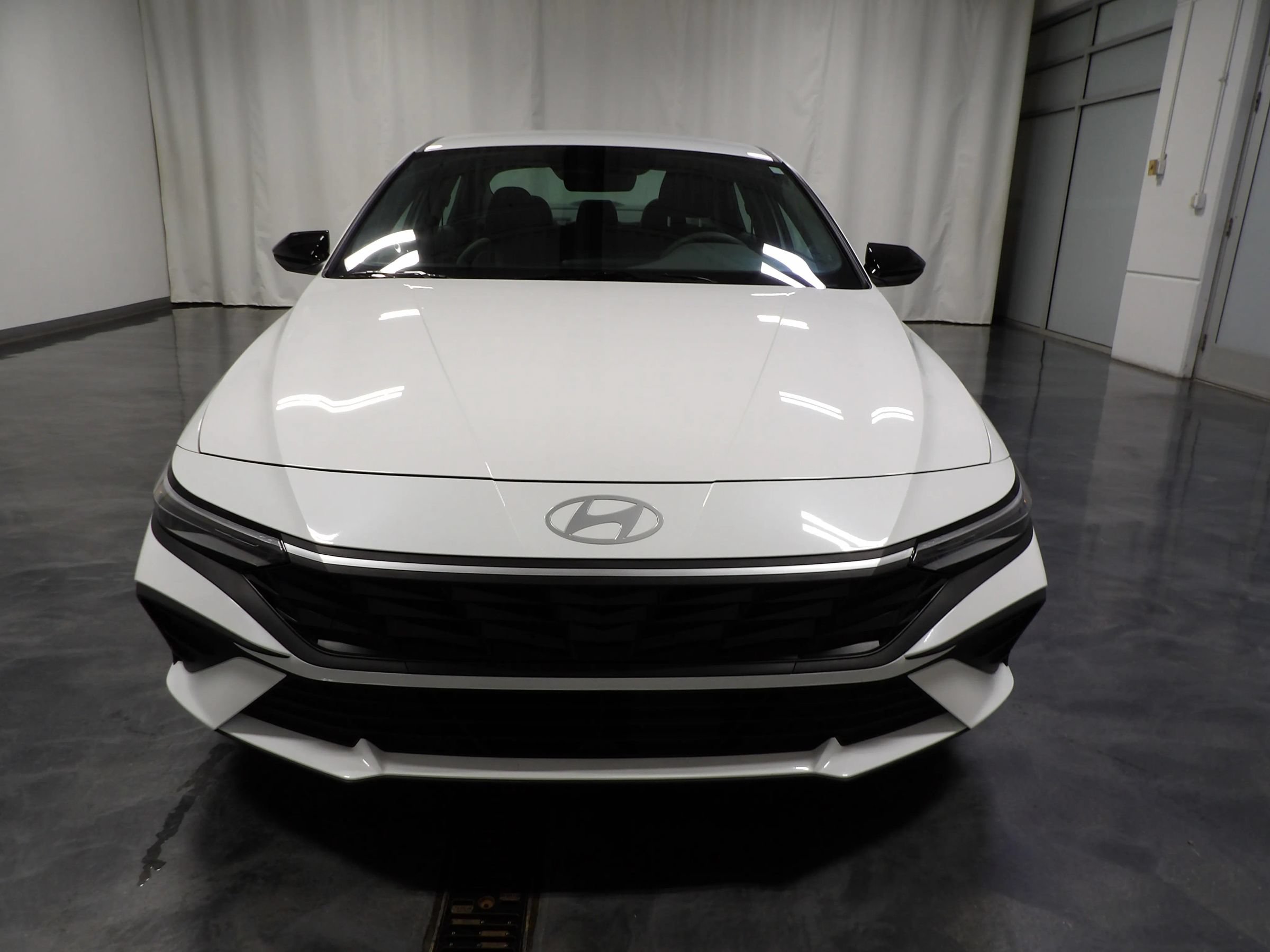 Used 2026 Hyundai Elantra Sport FWD image 2