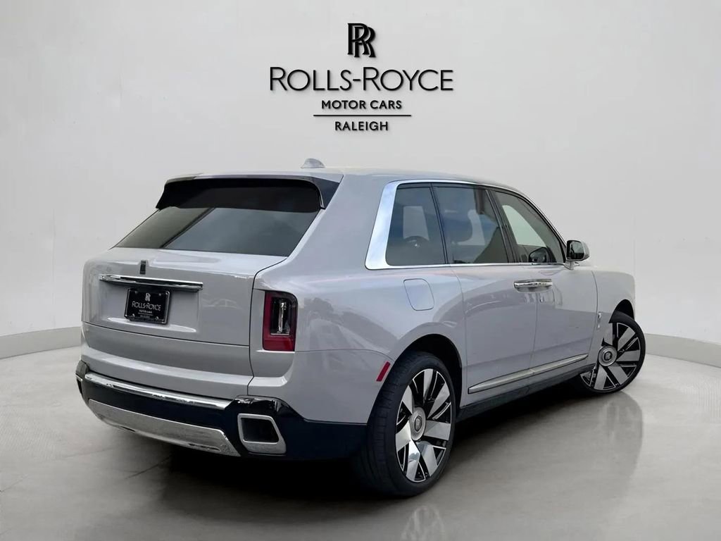 Used 2025 Rolls-Royce Cullinan image 3