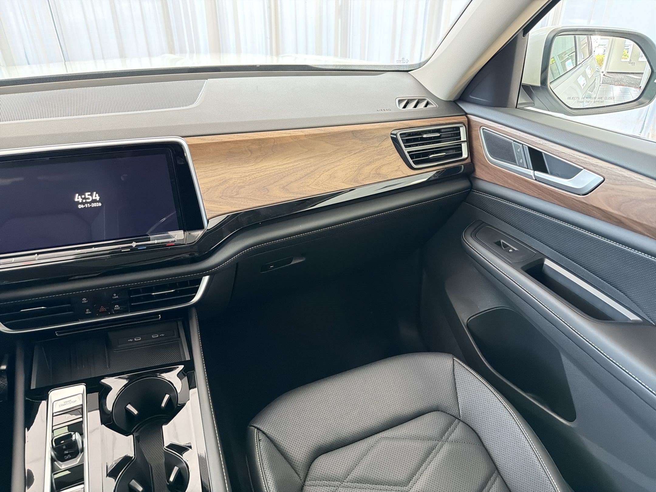 New 2026 Volkswagen Atlas SE FWD image 28