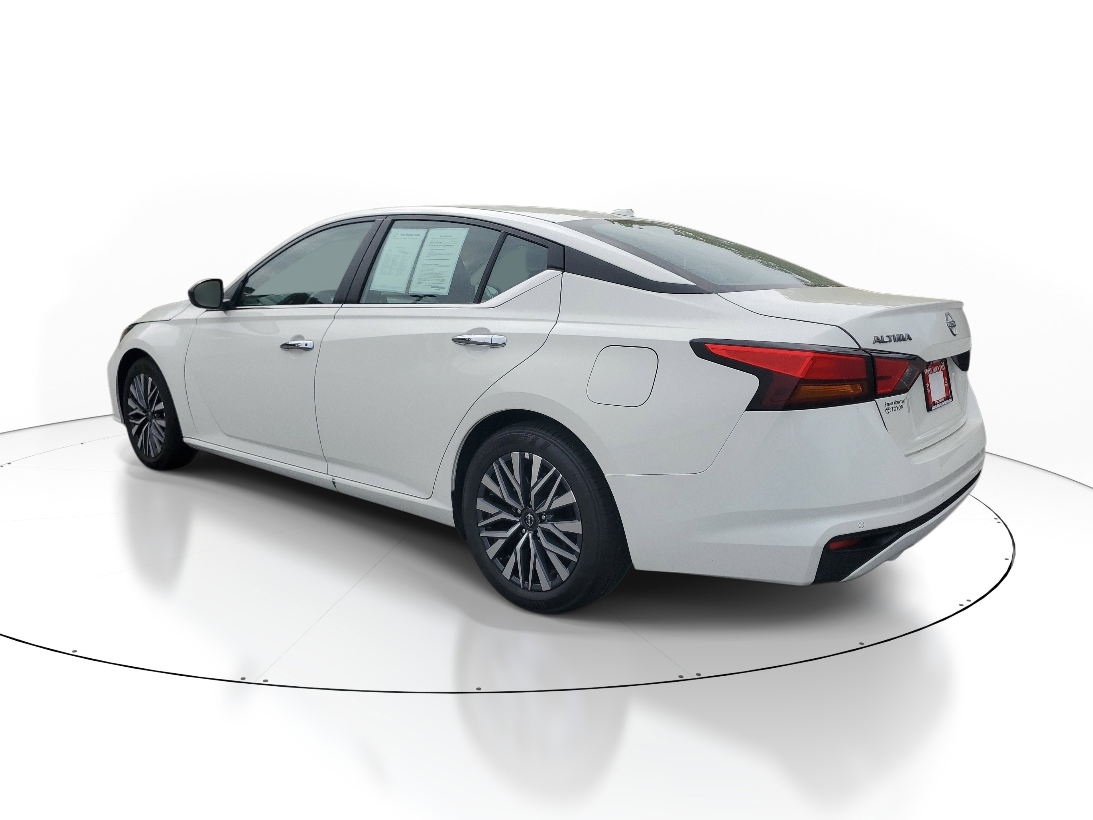 Used 2025 Nissan Altima 2.5 SV FWD image 4