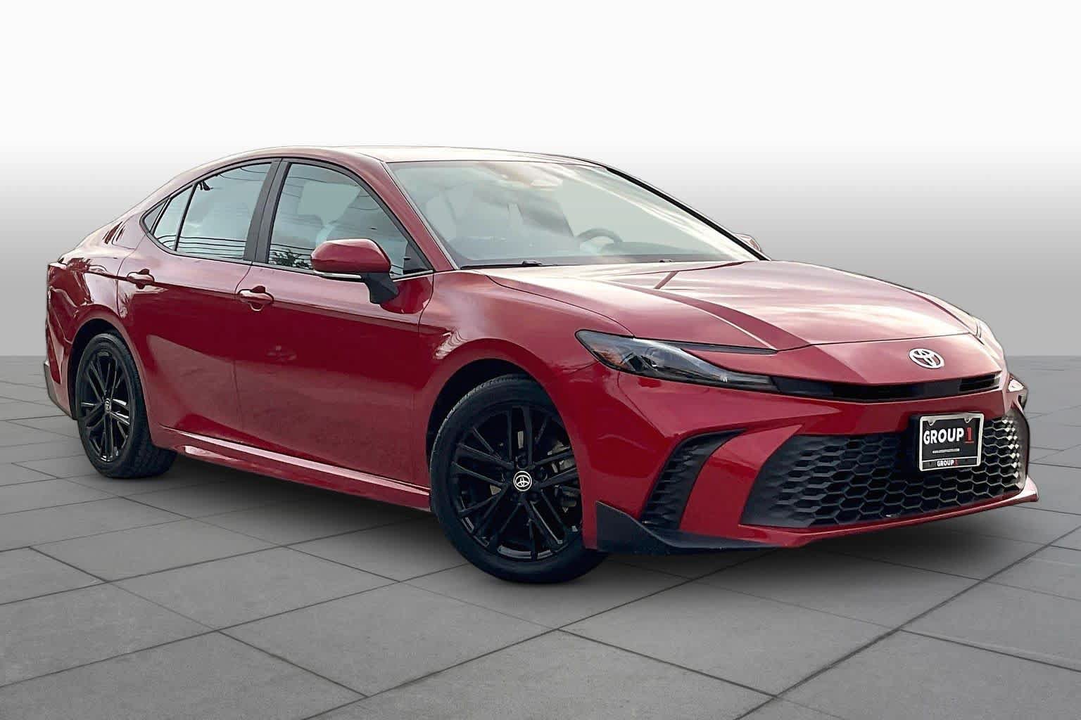 Used 2025 Toyota Camry SE FWD image 3