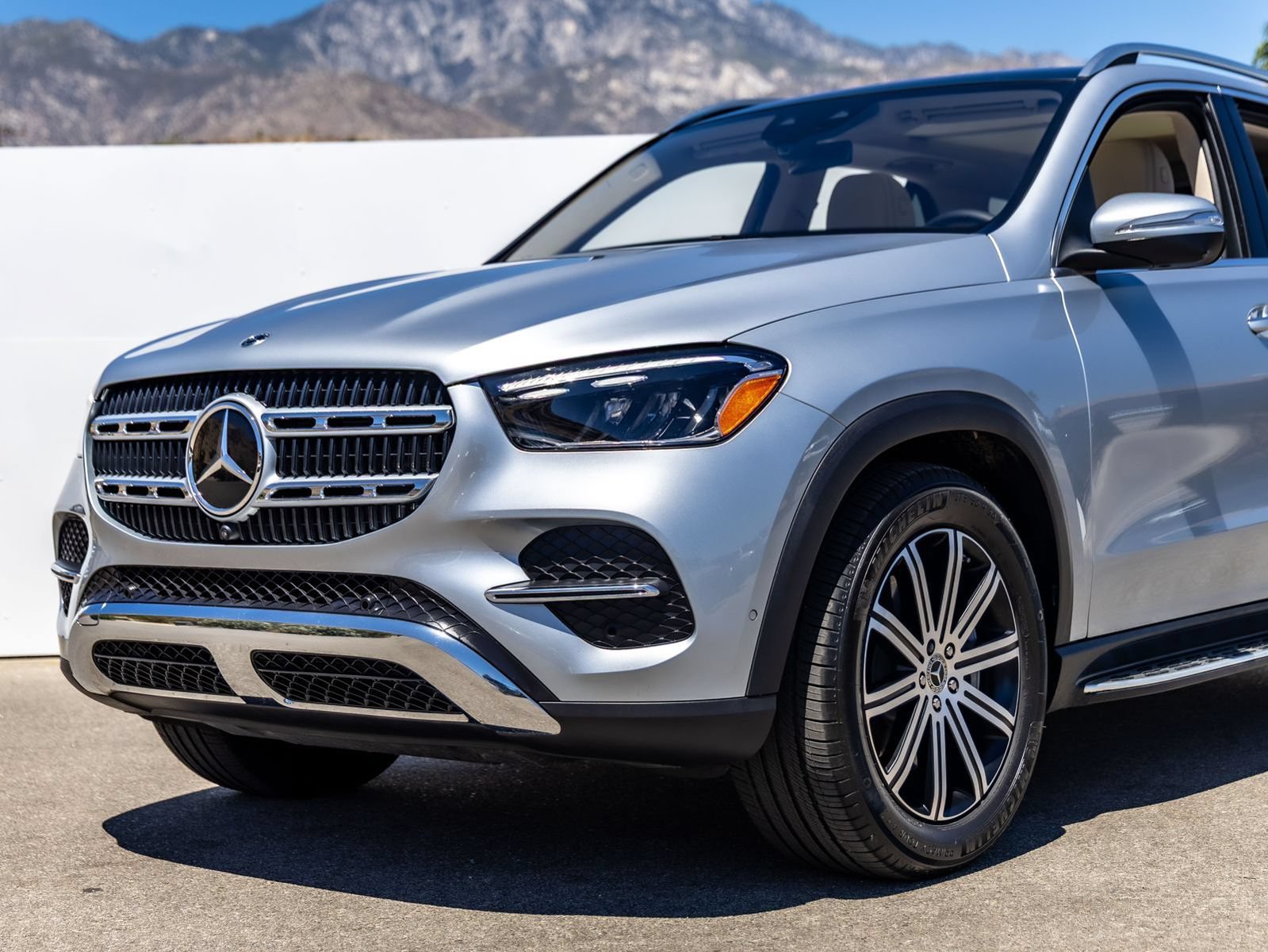 Used 2025 Mercedes-Benz GLE 450 4MATIC image 4