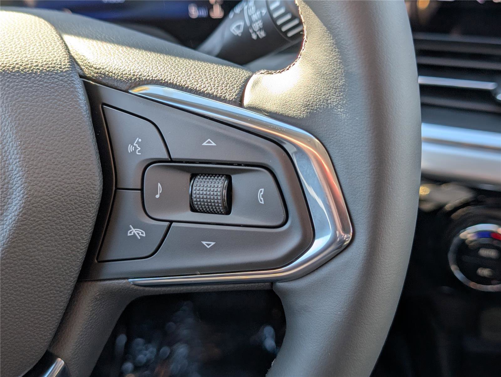 New 2026 Chevrolet Trax LT w/ Sunroof Package image 18