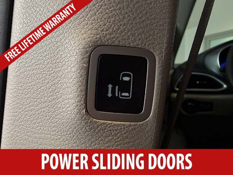 Used 2023 Chrysler Pacifica Touring-L FWD image 20