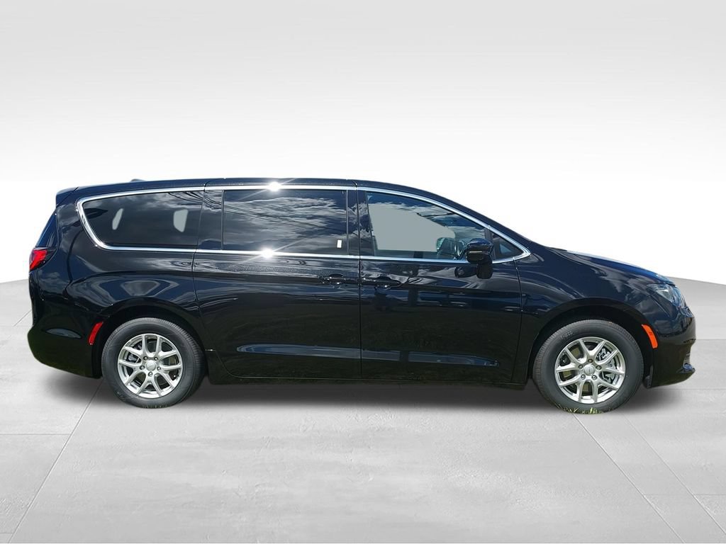 New 2027 Chrysler Pacifica LX FWD image 9