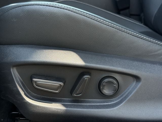 Used 2025 Toyota Camry SE FWD image 28