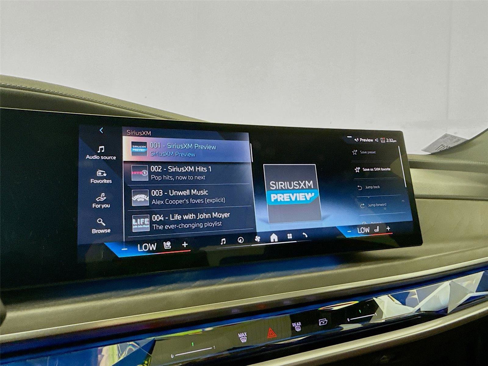 Used 2023 BMW 740i w/ Executive Package RWD image 9