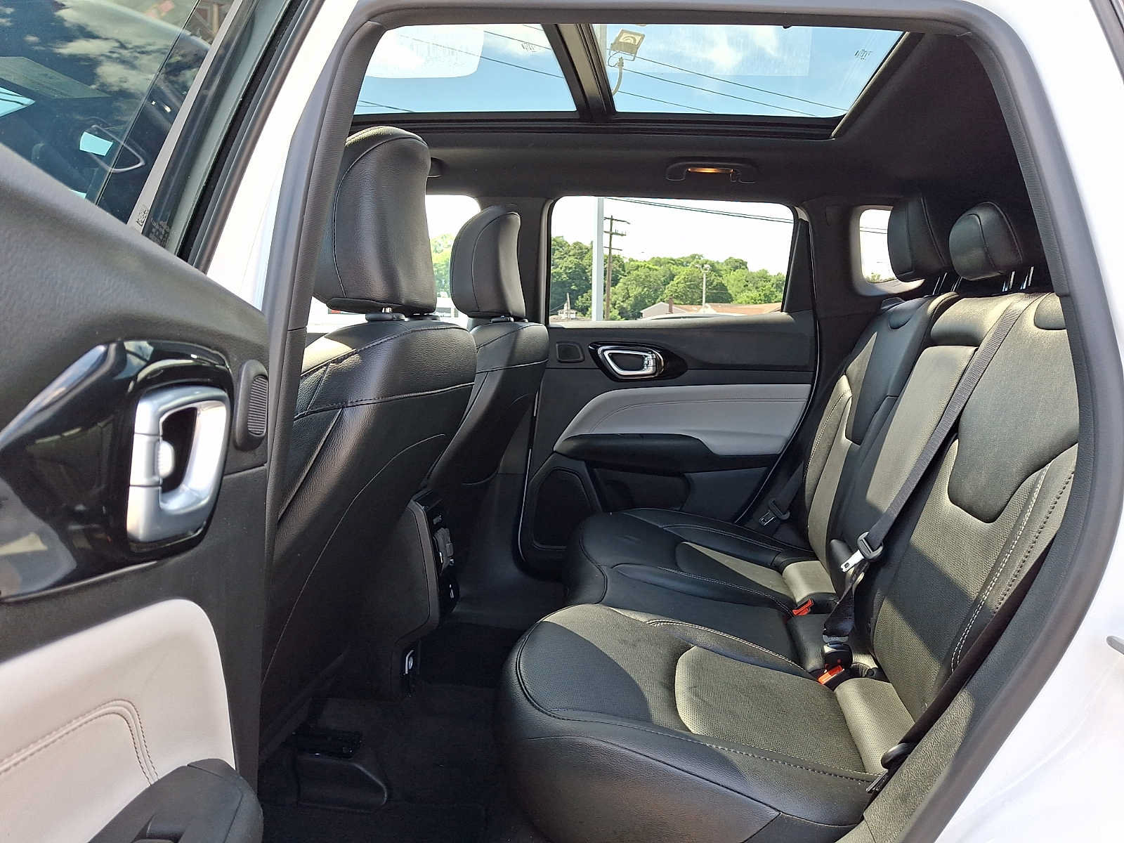 Certified 2025 Jeep Compass Limited w/ Elite Group AWD/4WD image 10