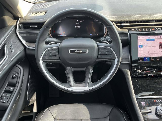 Used 2022 Jeep Grand Cherokee L Limited AWD/4WD image 19
