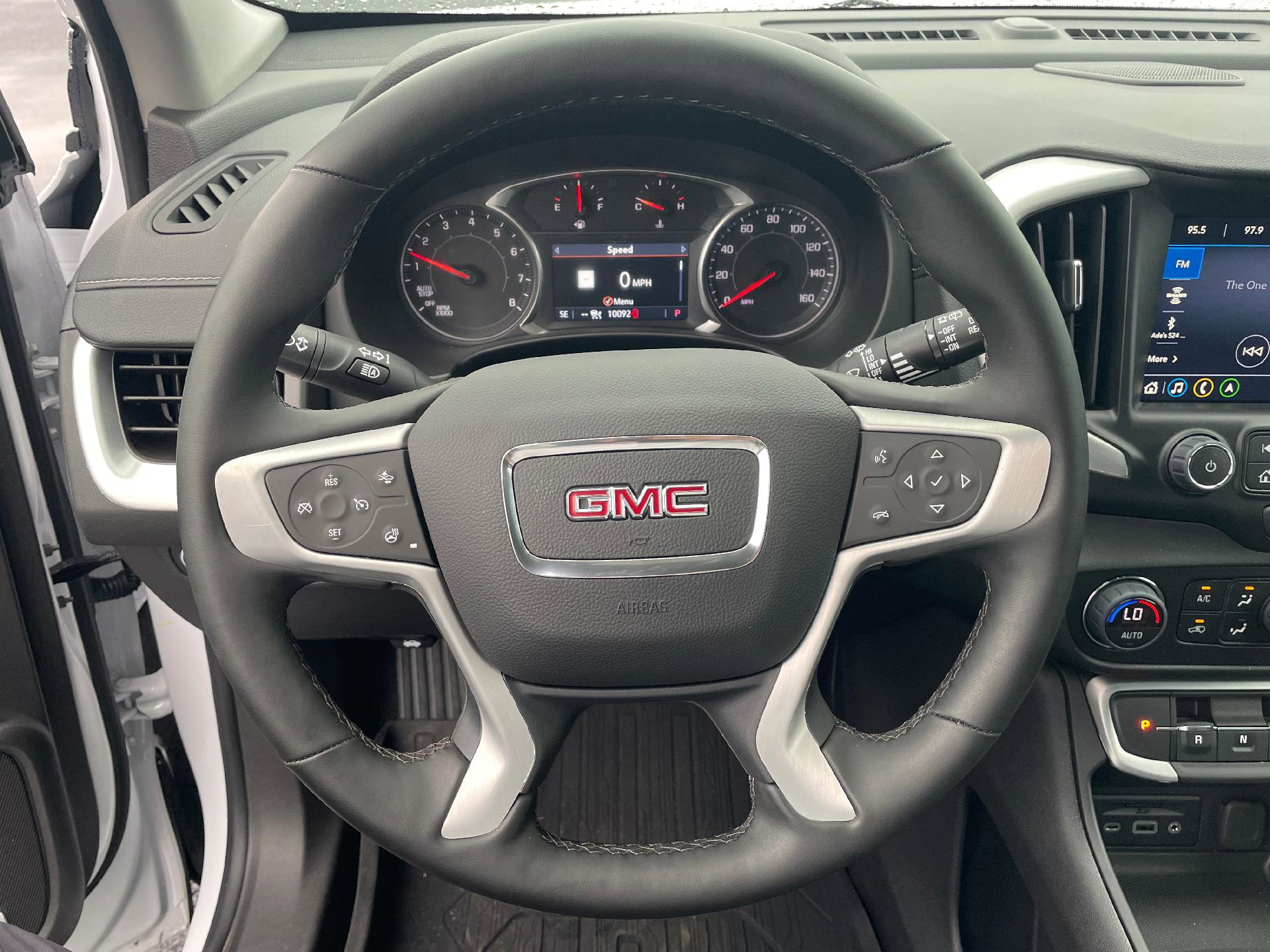 Used 2024 GMC Terrain SLT w/ Infotainment Package II image 12