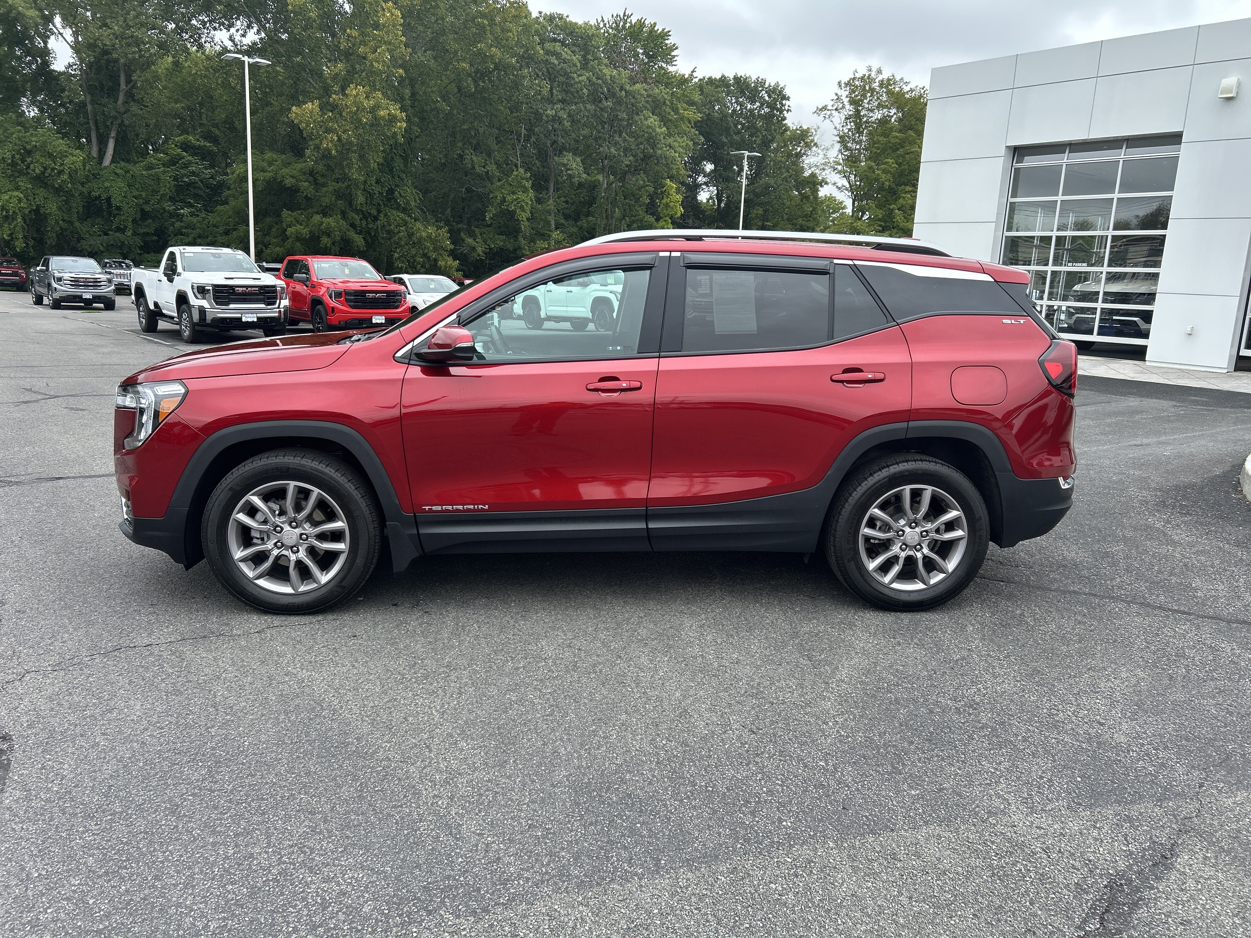 Certified 2024 GMC Terrain SLT AWD/4WD image 2