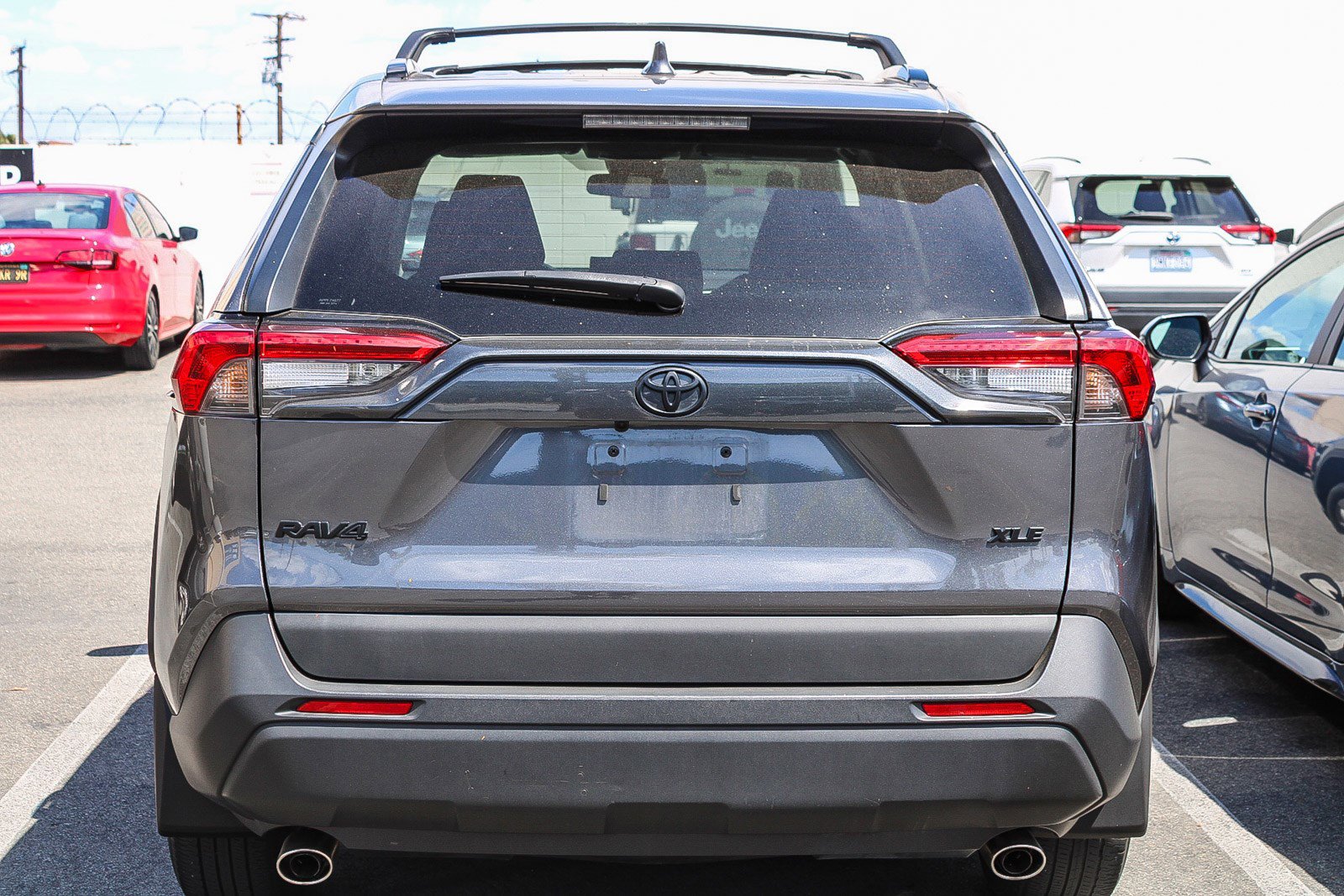 Used 2022 Toyota RAV4 XLE w/ Convenience Package FWD image 6