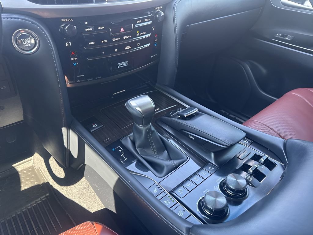 Used 2020 Lexus LX 570 4WD w/ Luxury Package image 17
