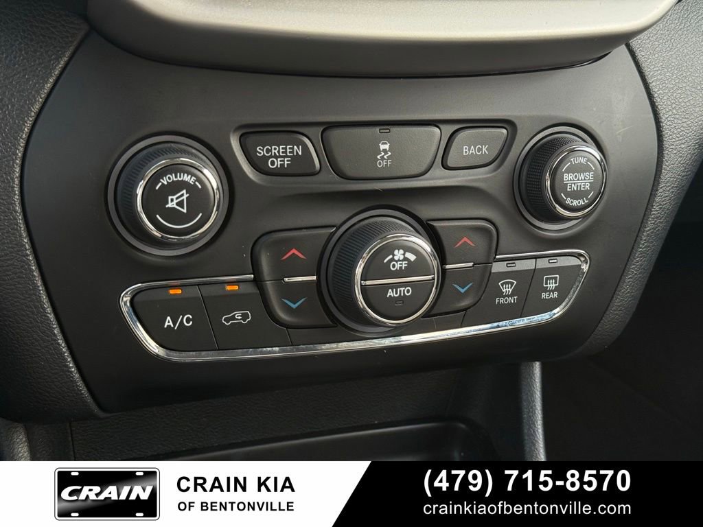 Used 2016 Jeep Cherokee Limited AWD/4WD image 16
