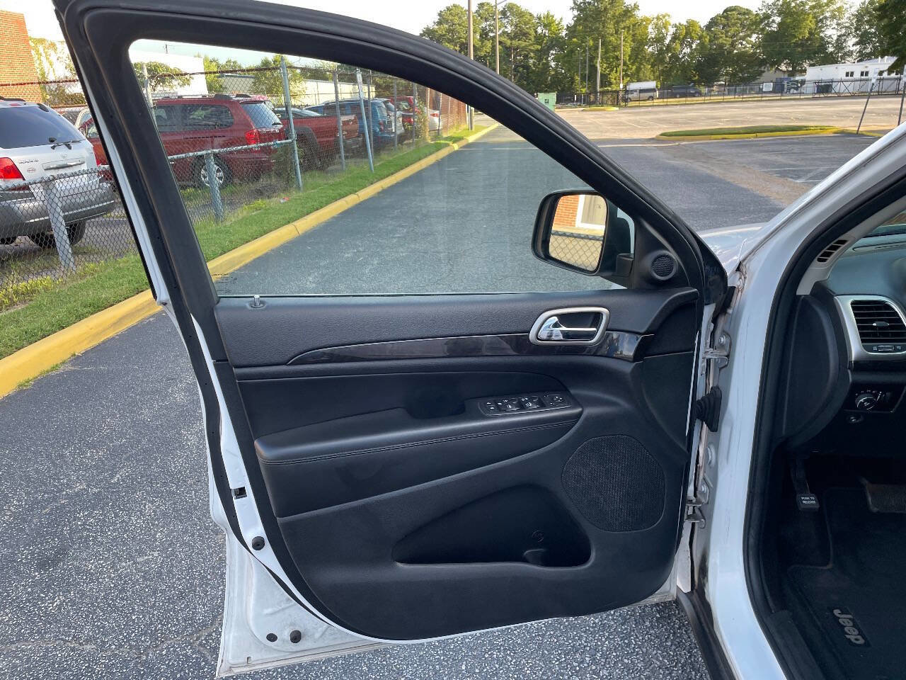 Used 2013 Jeep Grand Cherokee Laredo image 12