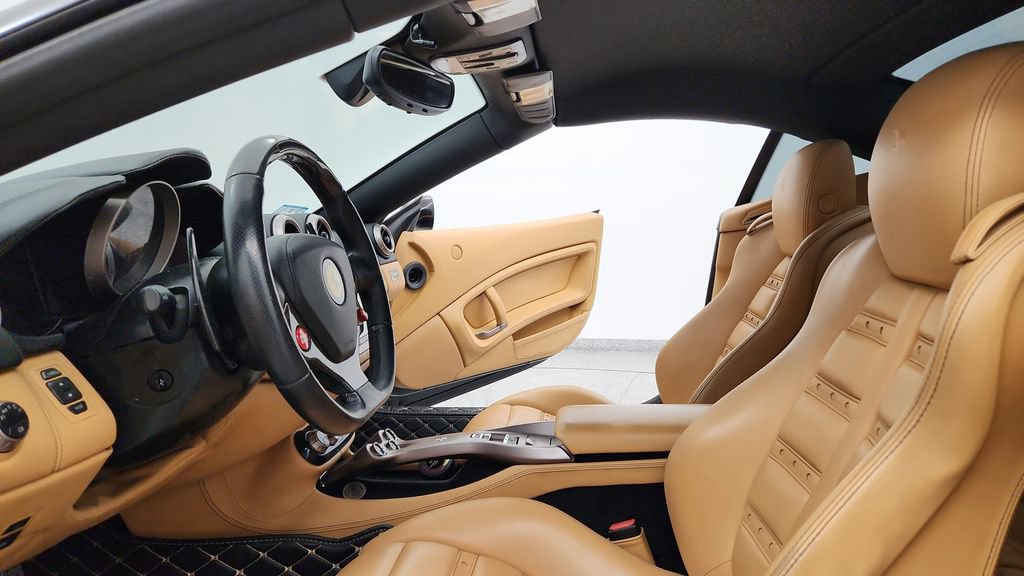 Used 2012 Ferrari California RWD image 15