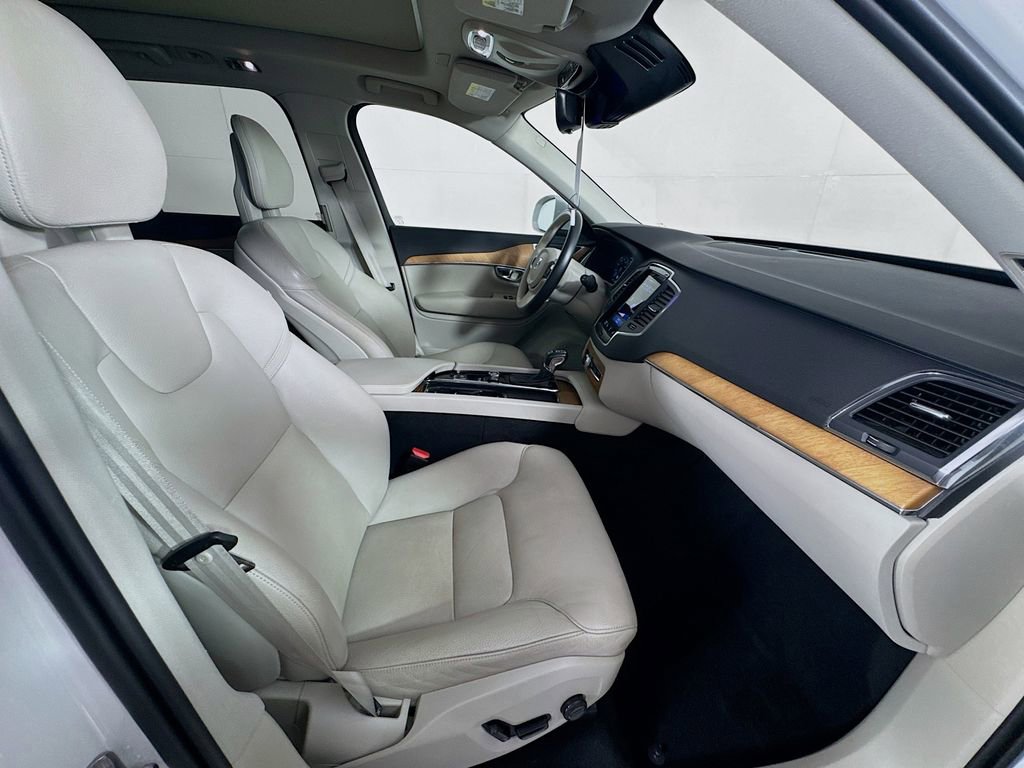 Used 2021 Volvo XC90 T6 Momentum image 36