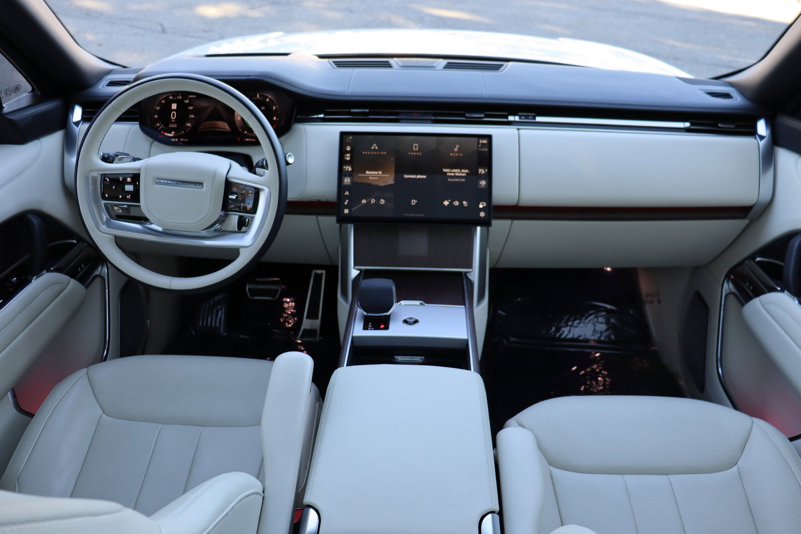 Used 2025 Land Rover Range Rover Autobiography AWD/4WD image 9