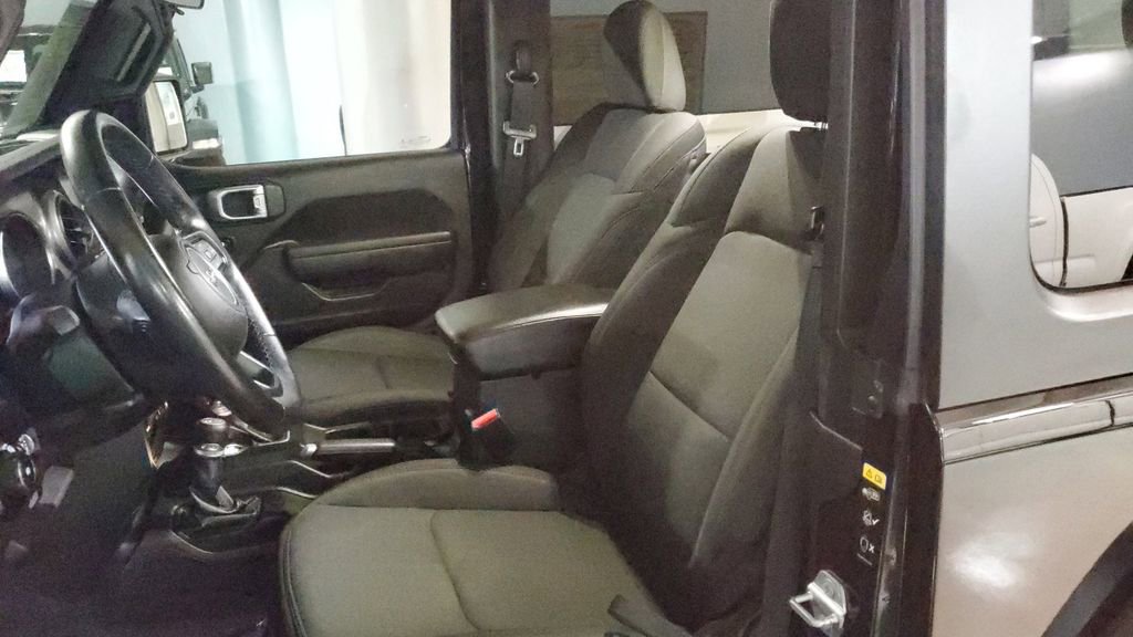 Used 2022 Jeep Wrangler Sport S image 16