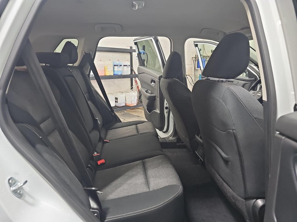 Used 2024 Nissan Rogue SV FWD image 11