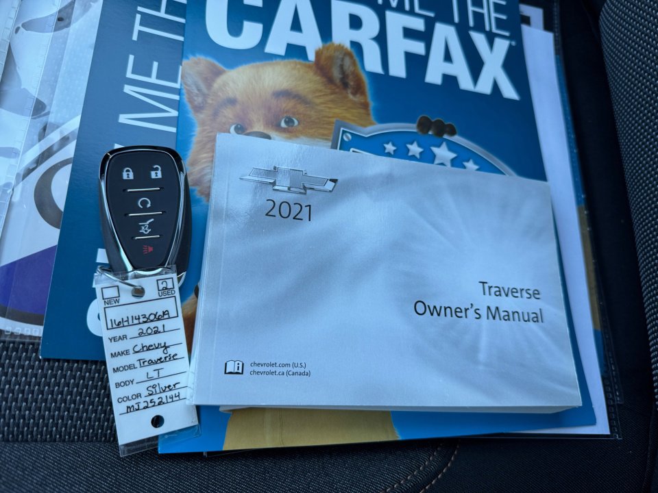Used 2021 Chevrolet Traverse LT image 38
