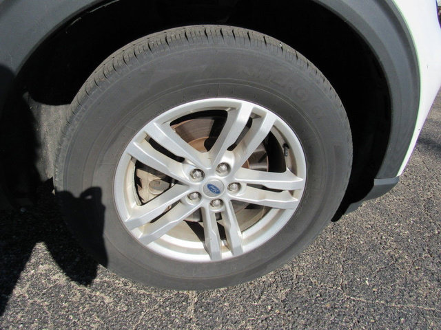 Used 2022 Ford Explorer XLT AWD/4WD image 9