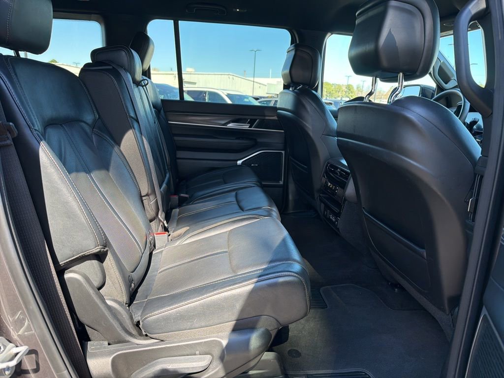 Used 2023 Jeep Wagoneer Series III w/ Preferred Equipment Group image 30