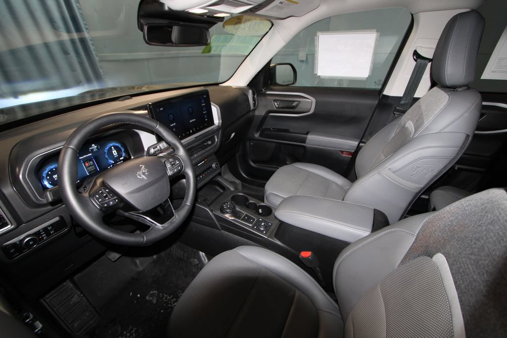 Used 2025 Ford Bronco Sport Badlands AWD/4WD image 2