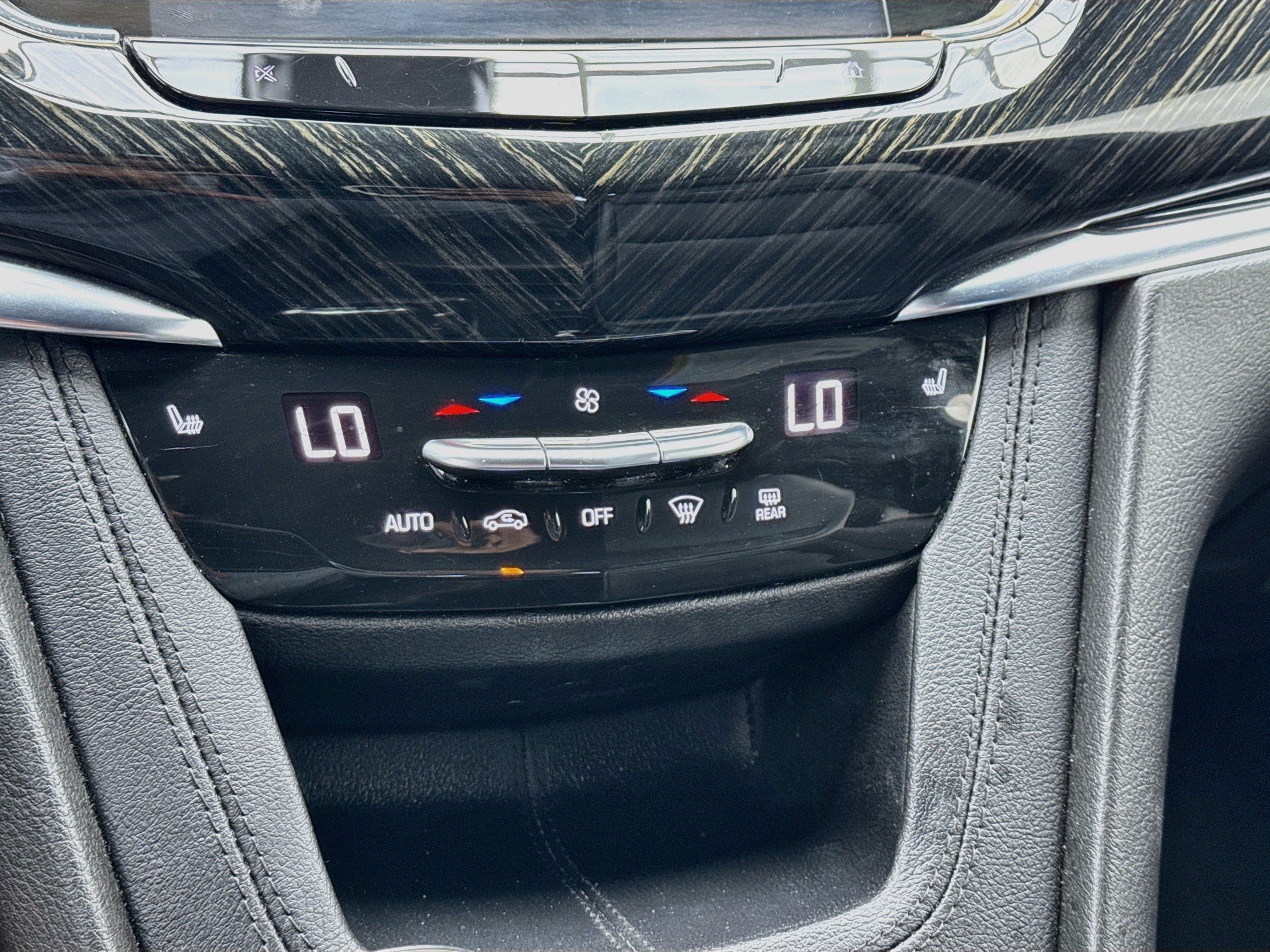 Used 2022 Cadillac XT6 Premium Luxury FWD image 12
