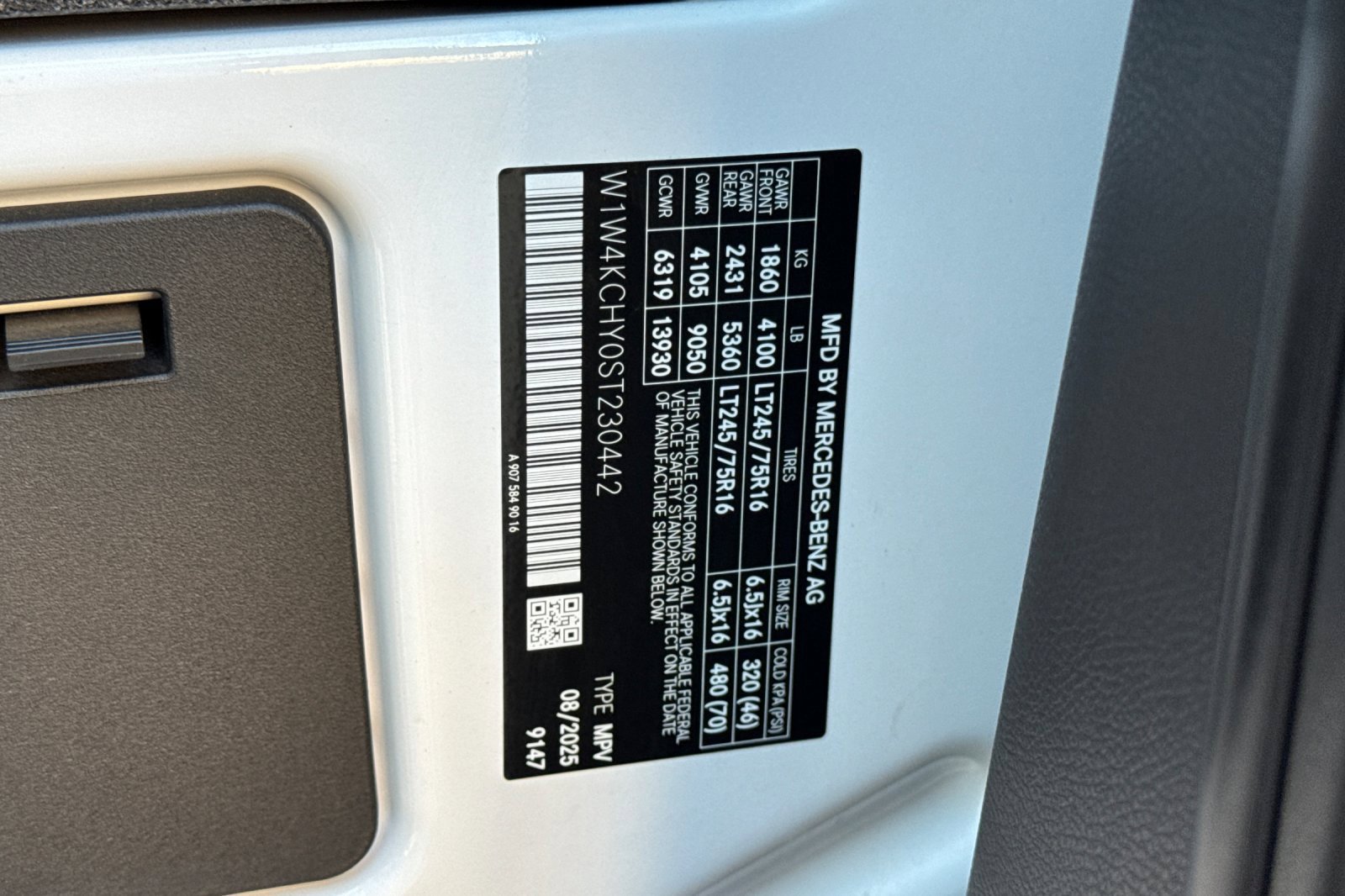 Used 2025 Mercedes-Benz Sprinter 2500 image 30