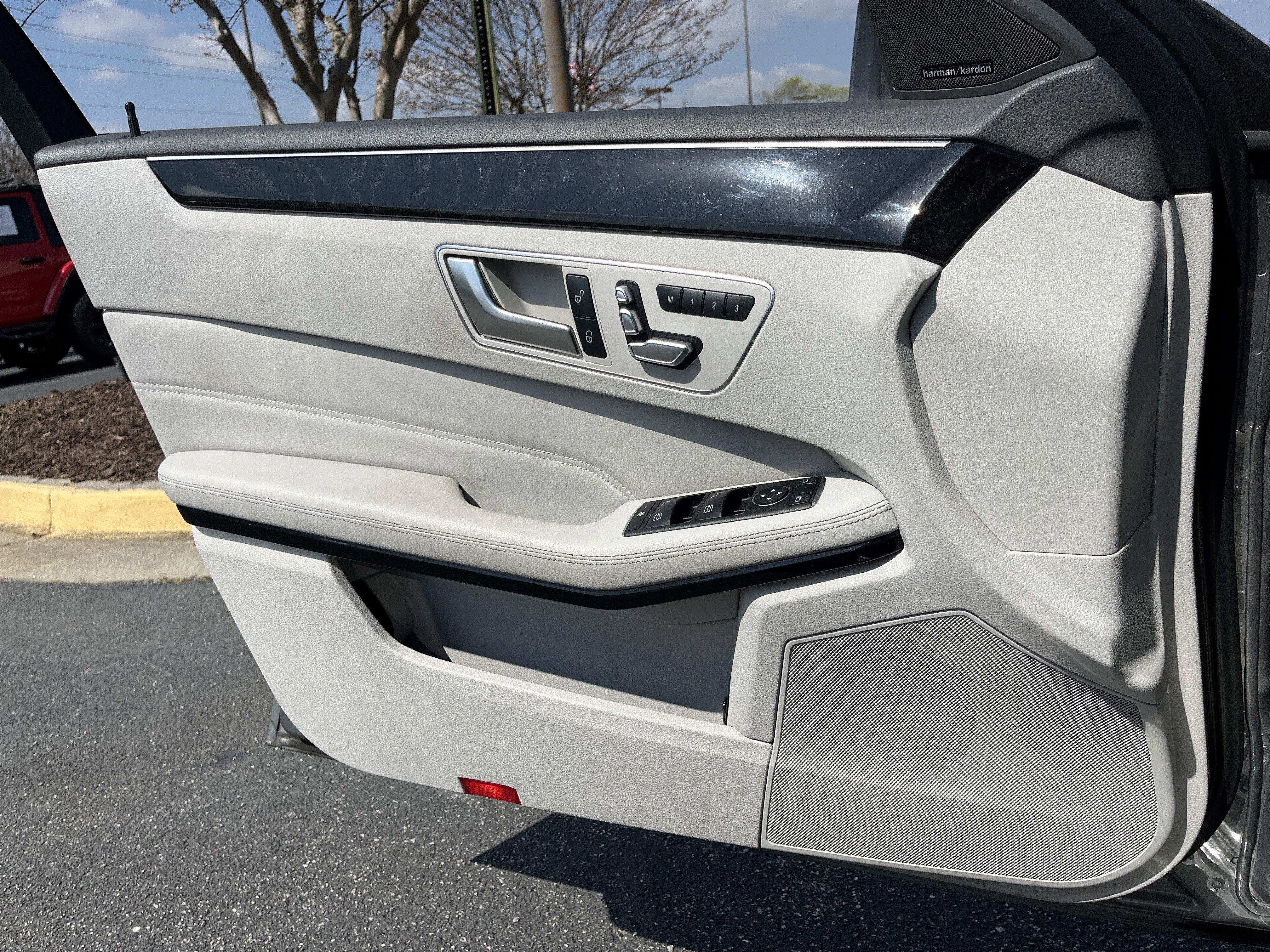 Used 2014 Mercedes-Benz E 350 Sedan image 15
