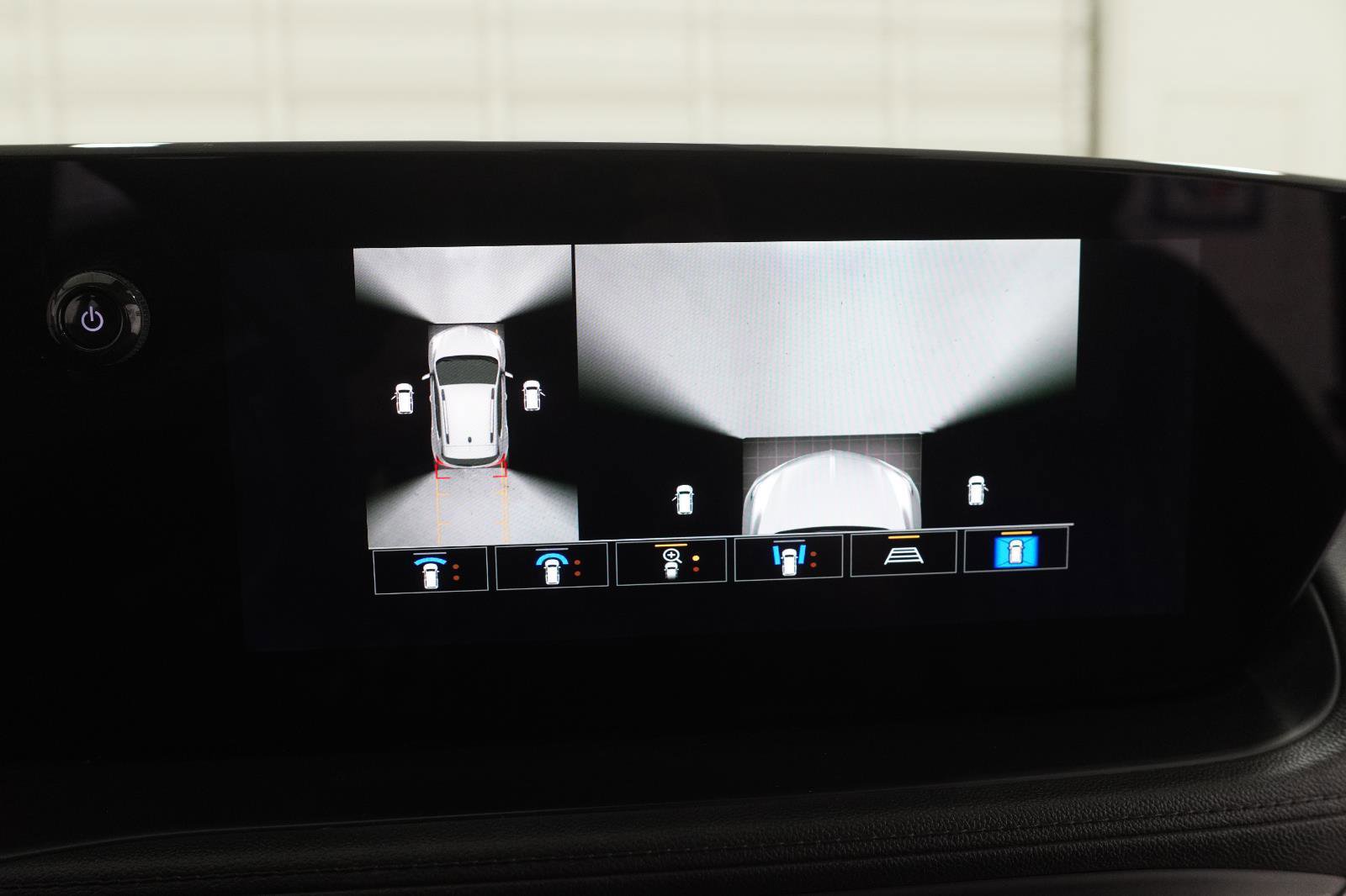 Used 2025 Buick Encore GX Avenir w/ Avenir Technology Package FWD image 34